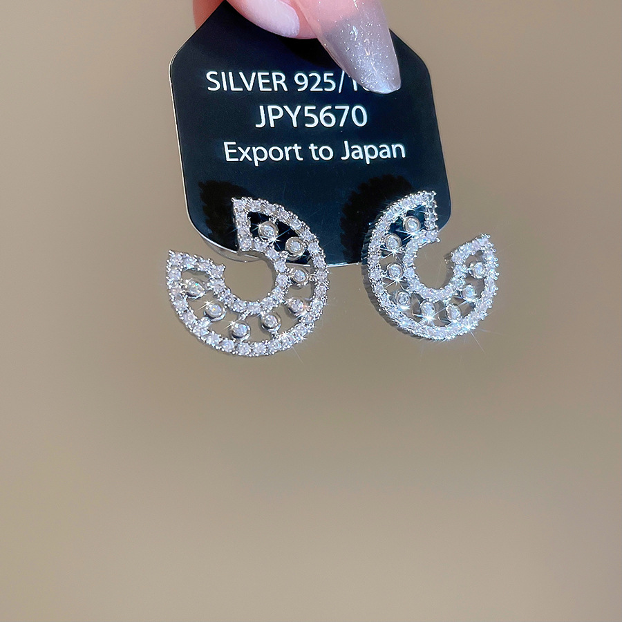 Silver Needle Inlaid Zircon C-shaped Korean Style Ins Minimalist Niche Earrings Light Luxury High-end Elegant Versatile Ear Jewelry - view 5