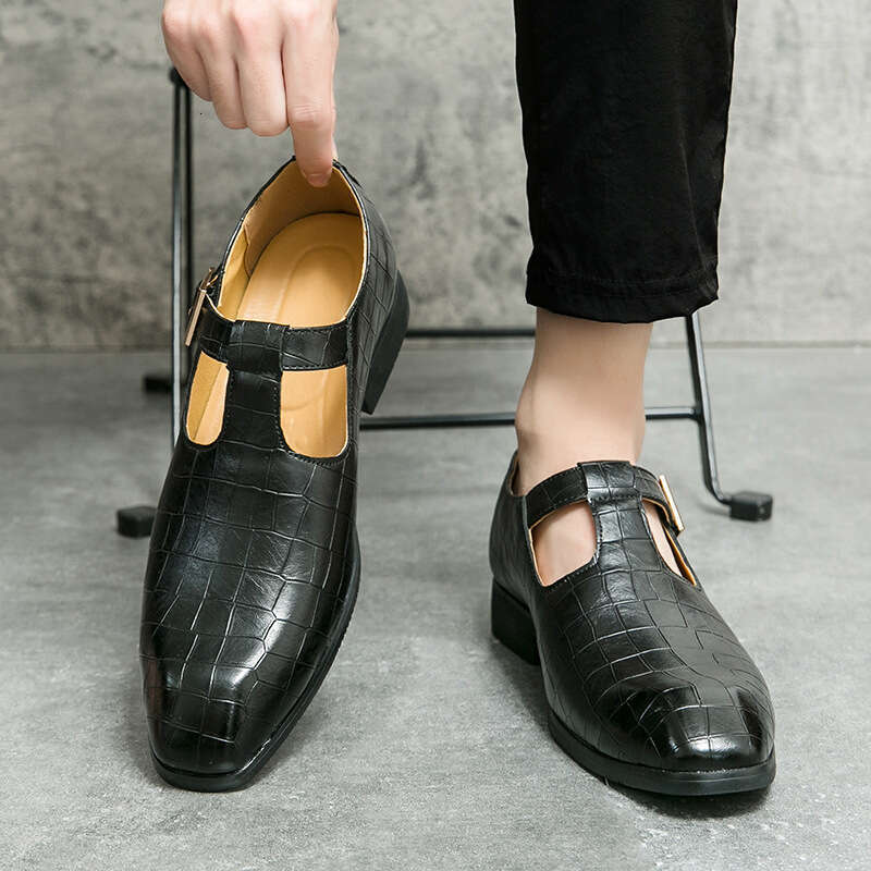 Men's Sandals in Sizes 38-46 2023 Summer New Style Personalized Fashion Show Buckle Cap Large Size