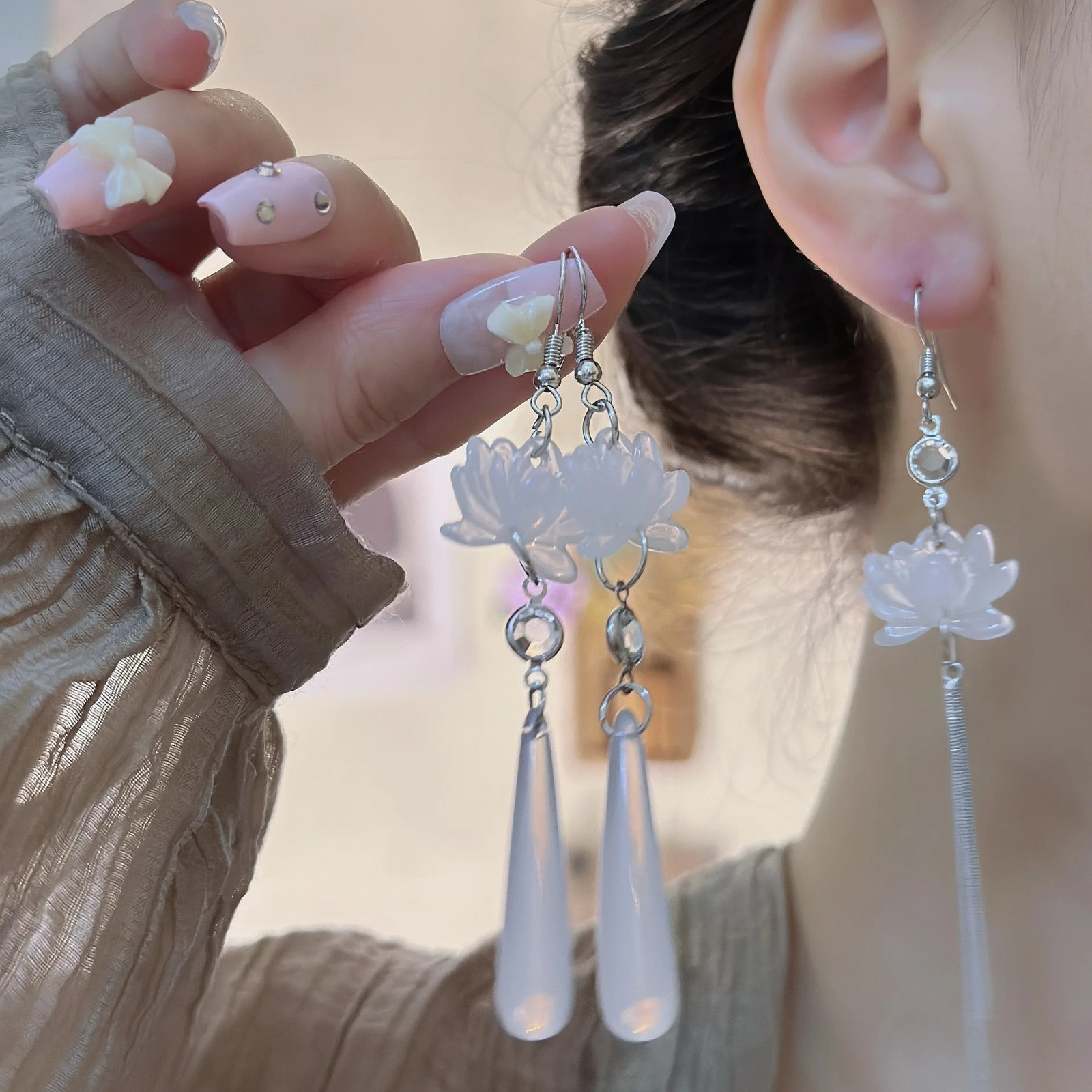 Fashion Chinese Style Fan Shell Pendent Long Delicate Tassel Dangle National Style Earrings for Women Jewelry Gift 251131