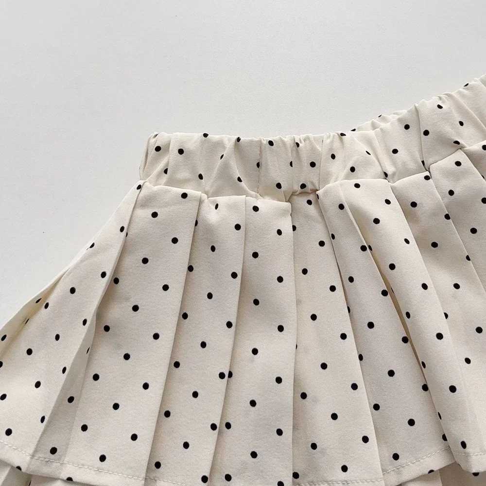 Bear Leader Fashion Childrens Set Korean Version Polka Dot Printed Girls Clothes Autumn Gray Long Sleeved Bow TopPleated Skirt Y251105