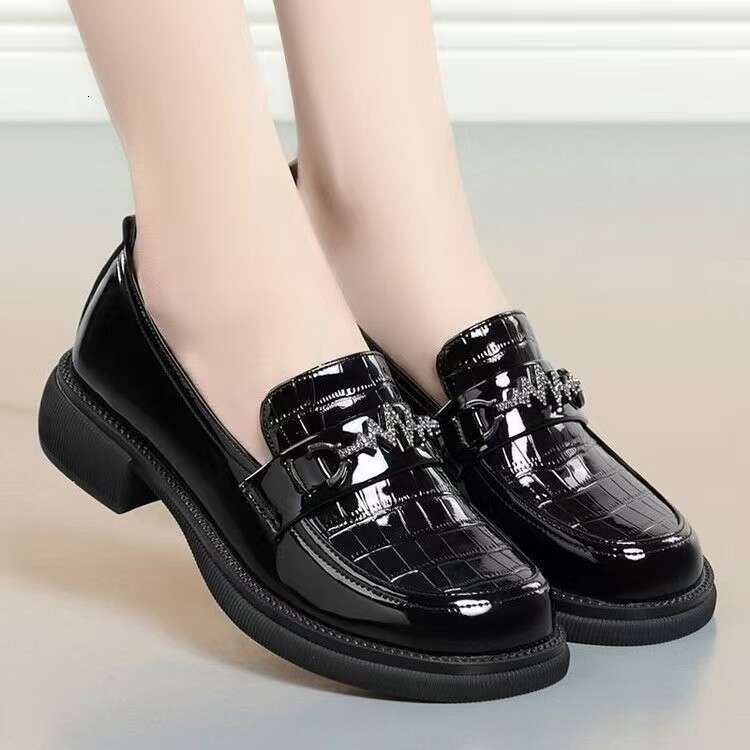 Spring and Autumn Genuine Single for Women, Low Heel Soft soled Comfortable Lacquer Le Fu Work Mom Shoes, Small Leather Shoes