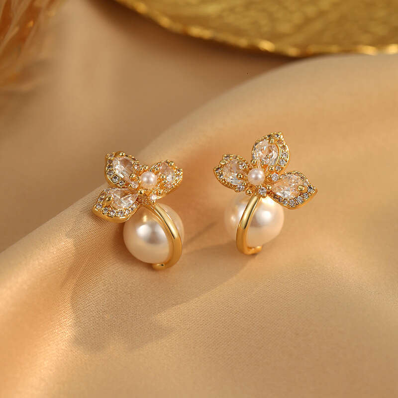 Light Luxury High-End Zircon Flower Pearl Super Sparkling Petal Elegant Simple Exquisite Women's Earrings