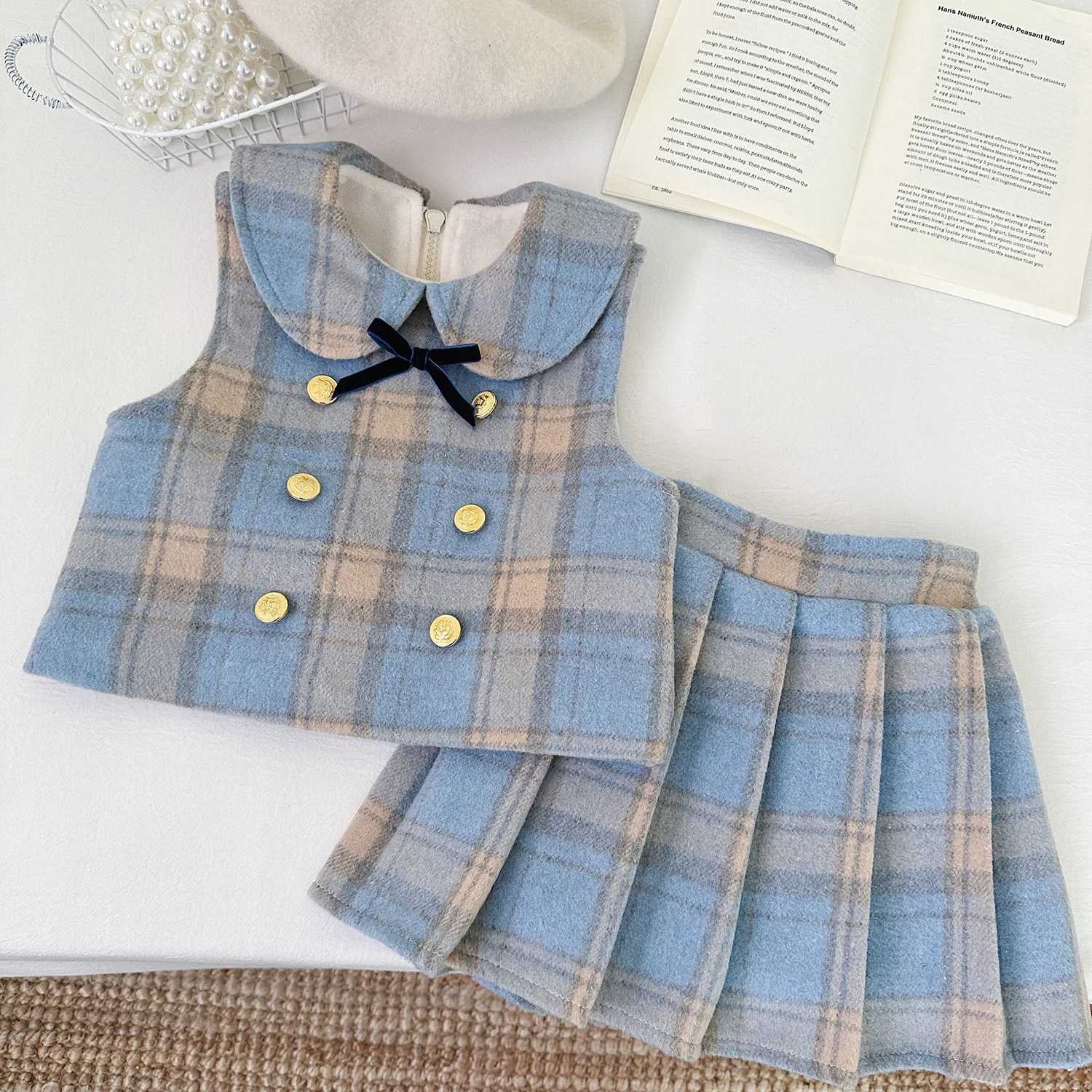 2025 New Girls Winter Set Childrens Plush Thickened Vest Girls College Style Pleated Skirt Set Trendy Y251105