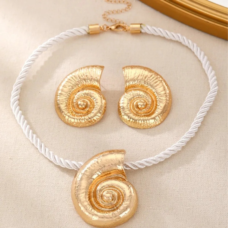 Fashionable Summer Vacation Ocean Conch Ear Studs Necklace for Women Trendy Beach Party Exaggerated Bohemian Jewelry Earrings 251031