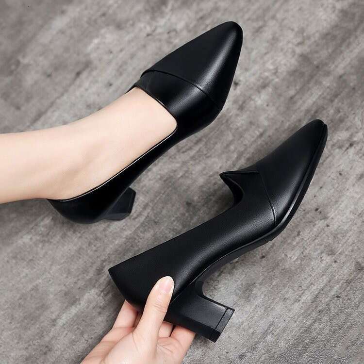 Leather shoes girls commuting in 2024, popular models, soft leather mothers, new styles for spring autumn, medium coarse, custom-made shoes, versatile