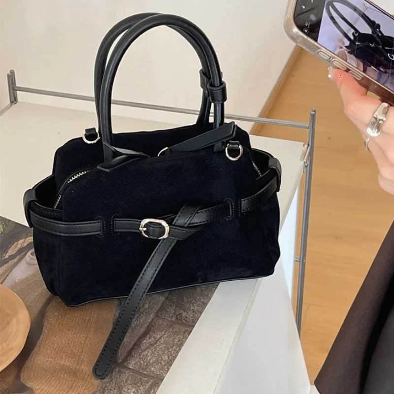 Womens Bag Retro Belt Buckle Design Handbag Large Capacity Shoulder Bag Niche Quality Commuter Woman Tote Bag Casual Shopper Z251104