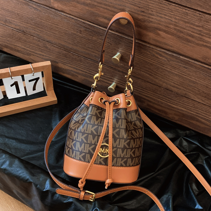 Free shipping bag women's old age bucket bag New women's diagonal bag fashion all-match drawstring hand bag 2025