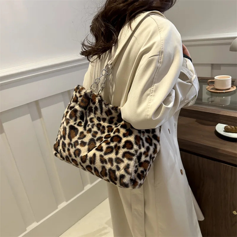 Vintage Leopard Ladies Plush Tote Bags Large Capacity Portable Womens Faux Fur Shoulder Bag Furry Casual College Handbags 251104