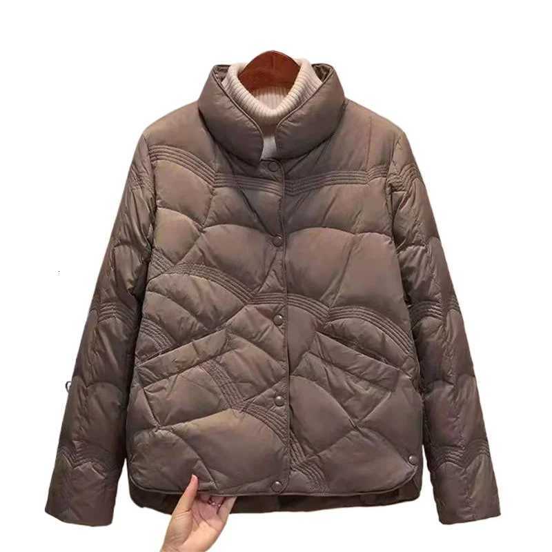 Warm Light White Duck Down Coat Autumn Winter Women Bigsize Down Jacket Ladies Single-breasted Long Sleeve Short Puffer ParkasT251105