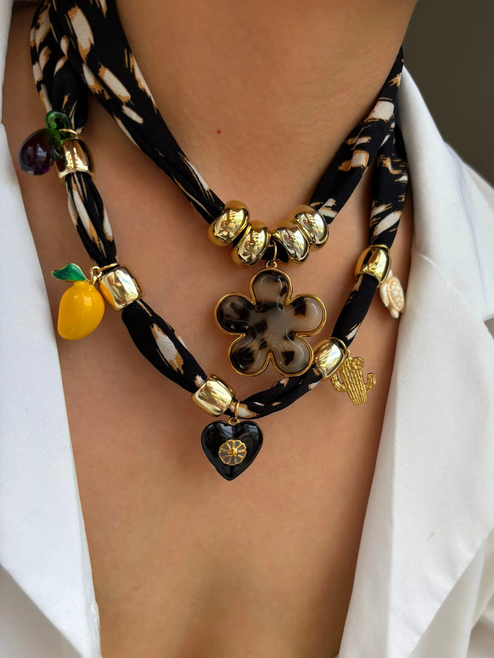 GHIDBK Black Enamel HeartShaped Resin Flower Pendant Womens Necklace Gothic Fashion Leopard Print Rope Chain Waterproof Jewelry 251031