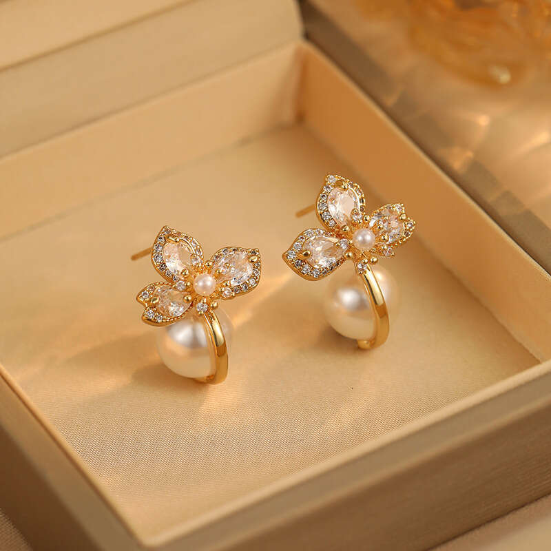Light Luxury High-End Zircon Flower Pearl Super Sparkling Petal Elegant Simple Exquisite Women's Earrings