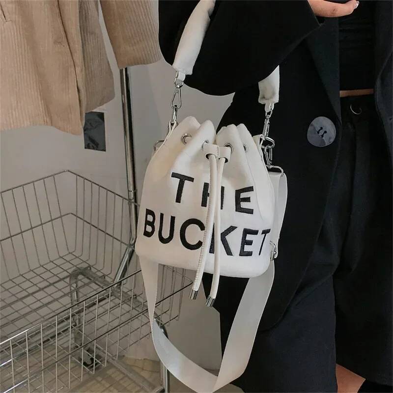 Plush Bucket Bags for Women 2022 New Luxury Designer Handbag Fashion Letter Print High Quality Cute Crossbody Shoulder Bag Woman