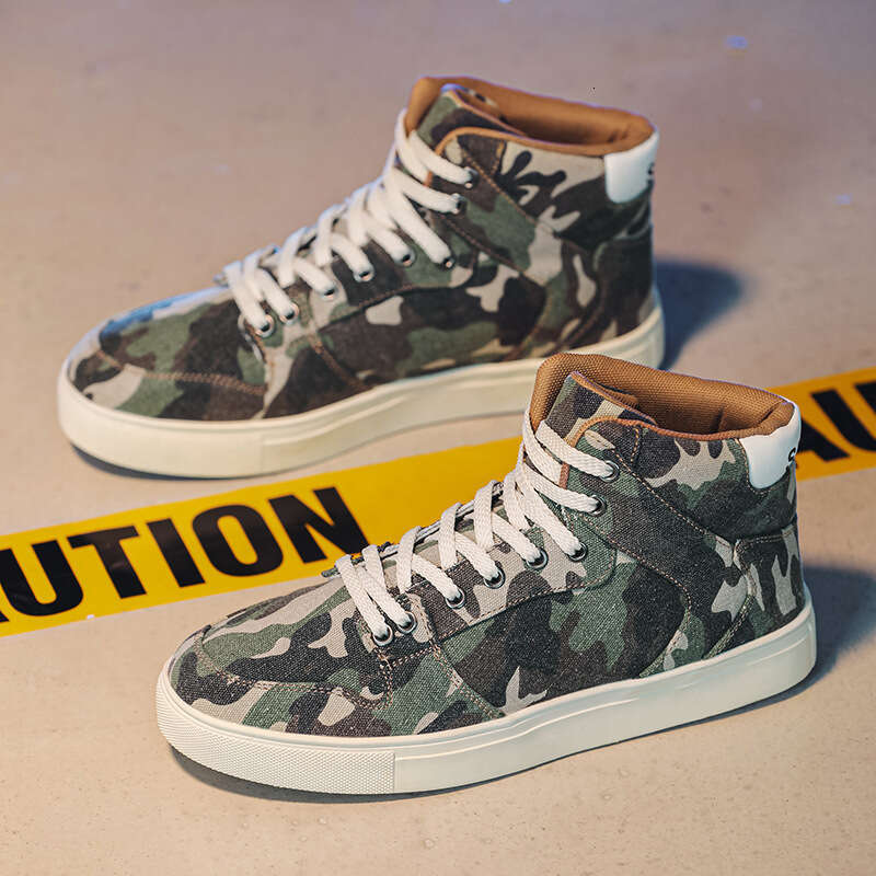 Large size camouflage canvas with lace up high top student board shoes, rubber soles, men's work shoes