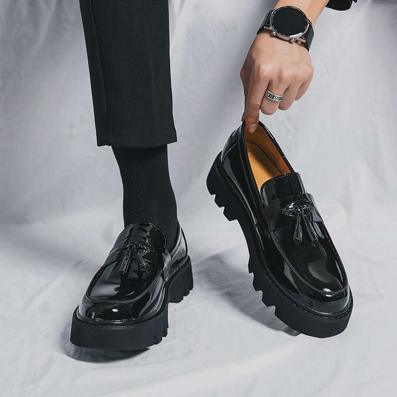 Large pointed formal business leather shoes, 2023 thick sole single shoe, round toe tassel men's loafers