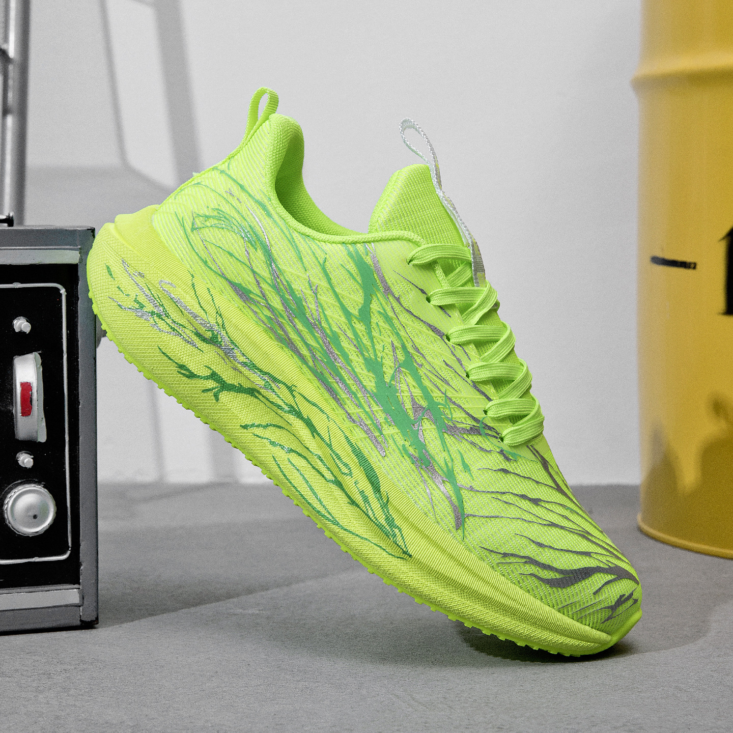 2025 New Fashion Lightweight Breathable Running Shoes for Men & Women Thick Sole Mesh Sneakers