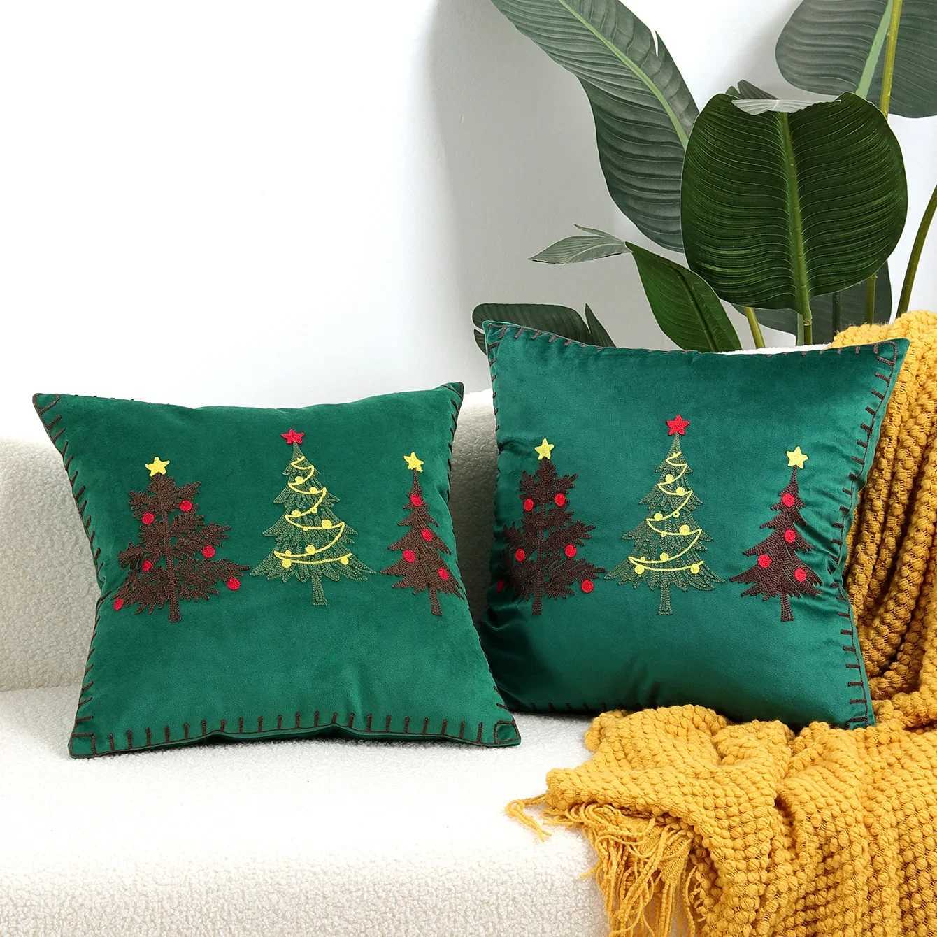 Christmas Patchwork Embroidered Cushion Cover Red Green MerryChristmas Pillow Case Velvet Home Decor Decorative Cushion for Sofa Y251105