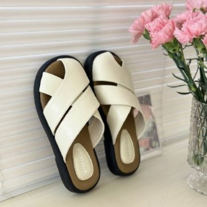 Designer free Shipping Baotou sandals No back heel sandals Versatile Half Slippers Women wearing travel slippers outside