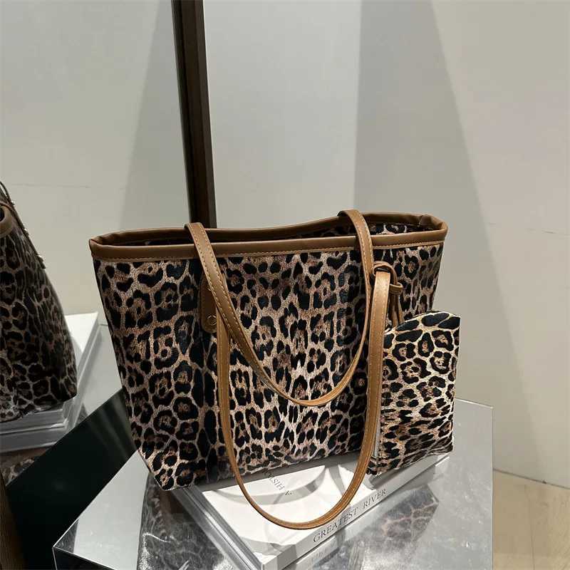Vintage Leopard Shoulder Bag Female Large Capaci Totes Autumn and Winter New Leisure Shopping Bag Fashionable Commuting Tote Bag Z251104