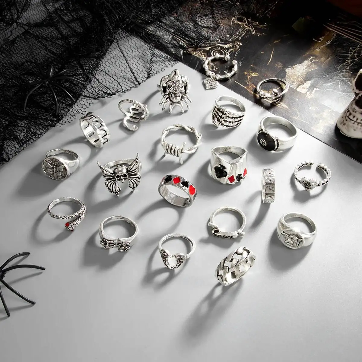 IngeSightZ 2025 Gothic Exaggerated Skull Spider Unisex Ring Set Men Punk Creative Silver Color Halloween Party Ring Jewelry 251031