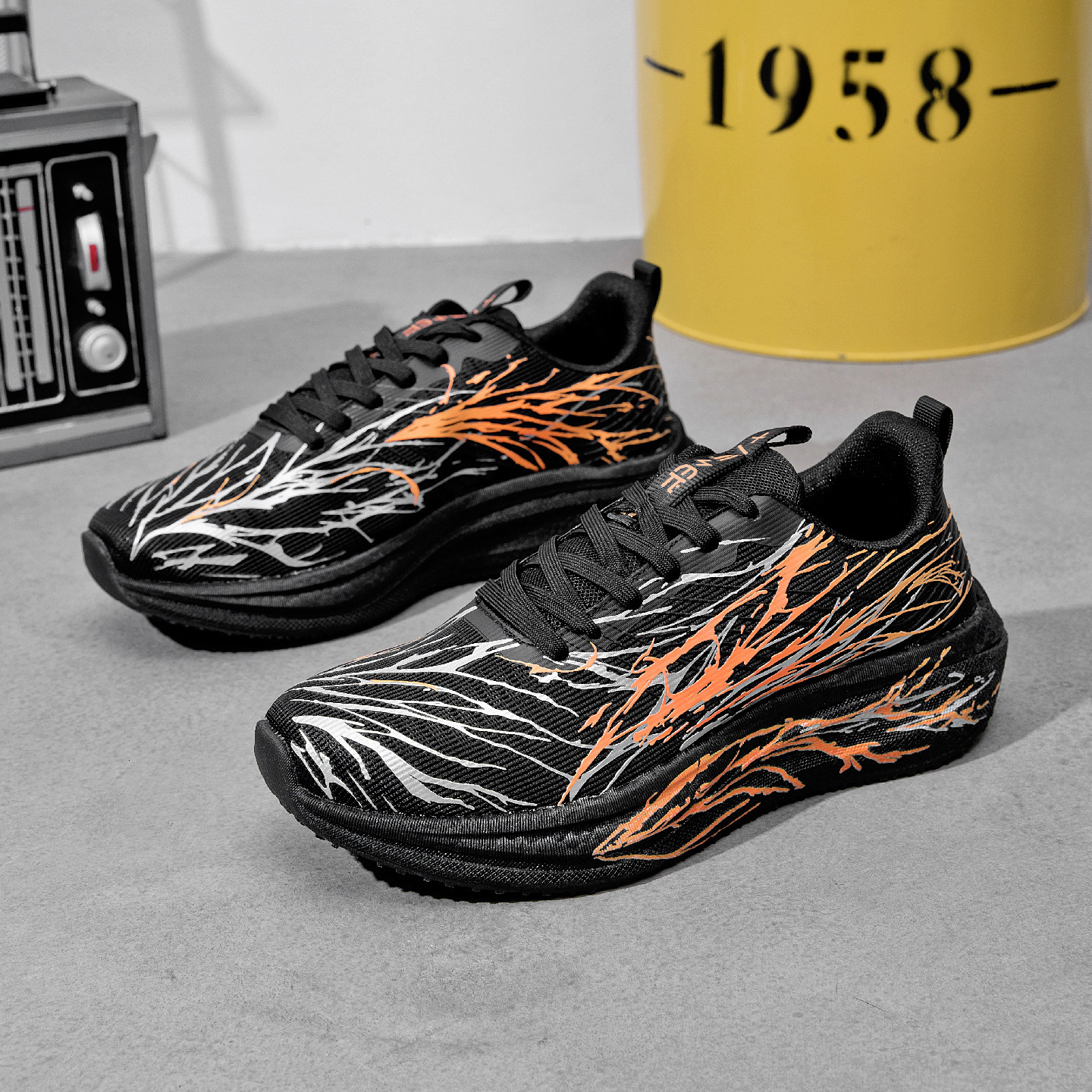 2025 New Fashion Lightweight Breathable Running Shoes for Men & Women Thick Sole Mesh Sneakers