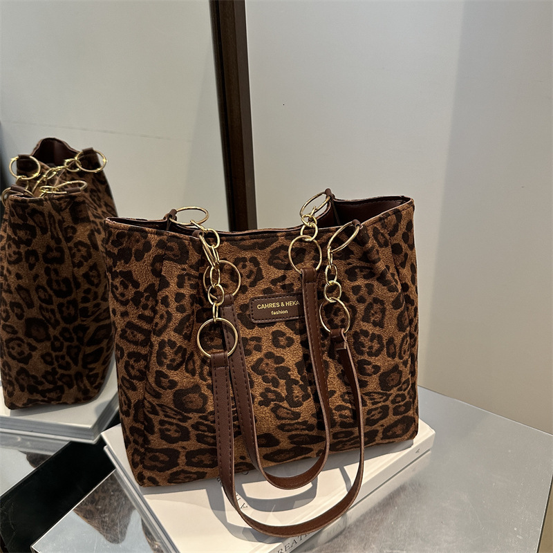 Vintage Matte Large Capacity Leopard Print for Women 2024 New Autumn Winter Versatile Crossbody Single Shoulder Commuter Tote Bag