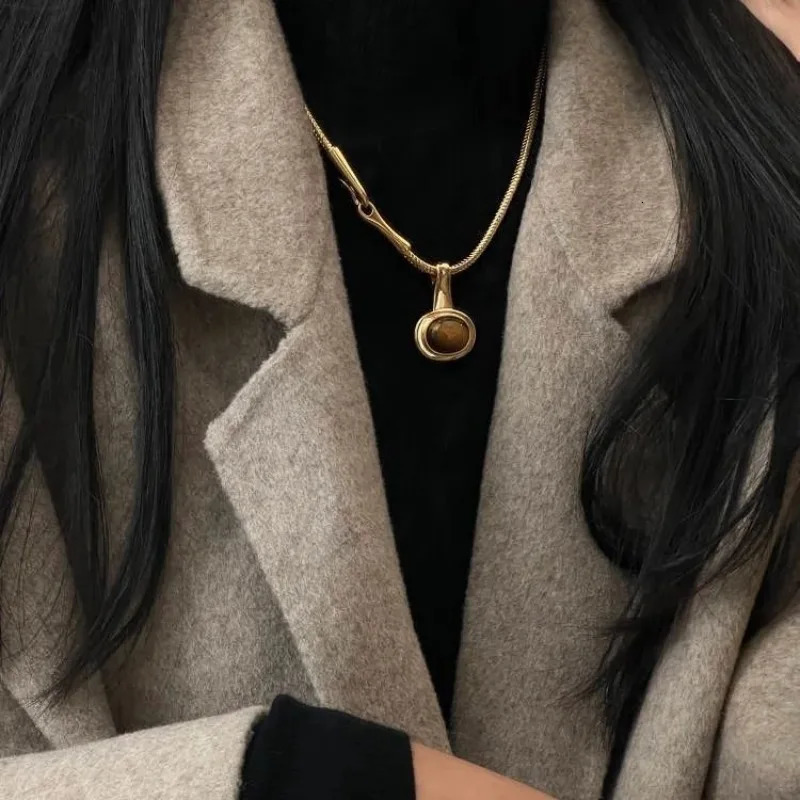 Stainless Steel Snake Bone Chain Necklace Women Black Glass Bead Pendant Girl Aesthetic Necklace Neogothic Jewelry Accessories 251031