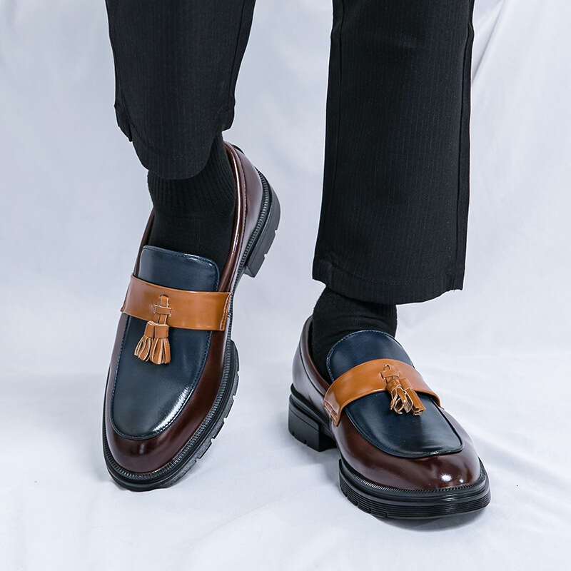 Large size new casual fashionable business formal shoes, men's wedding shoe covers, fringed small leather shoes