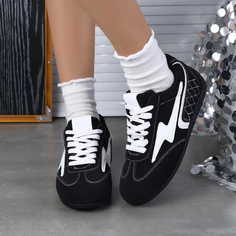 2025 Hot Selling Wens Round Toe Flat Sneakers Classic Platform Shoes for Students Breathable Casual Sports Fion Shoes Y251105