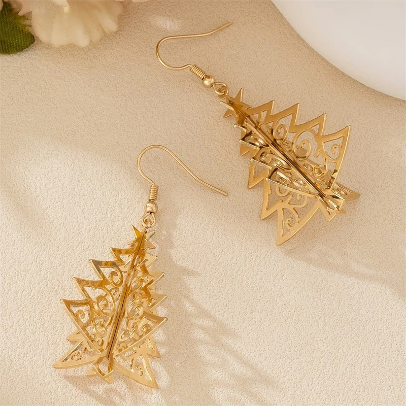 Exquisite Gold Color 3D Christmas Tree Pendant Earrings for Women Fashion Hollow Snowflake Earrings Year Party Jewelry 251131