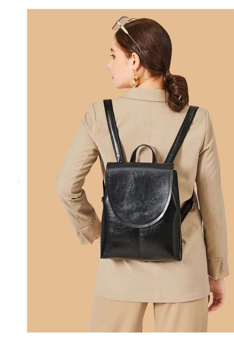 Backpack Backpack 2024 New European-American Style All-Match Leather Women's Bag Fashion Oil Wax Cowhide Schoolbag Women
