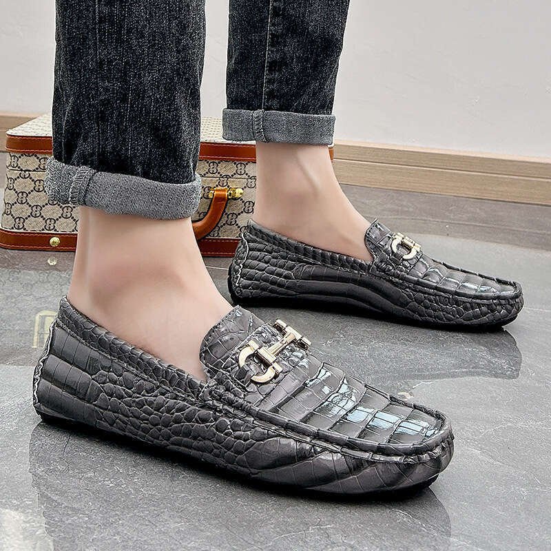 Large casual and fashionable bean sizes 38-48, one foot fashion red lazy shoes, wedding men's shoes