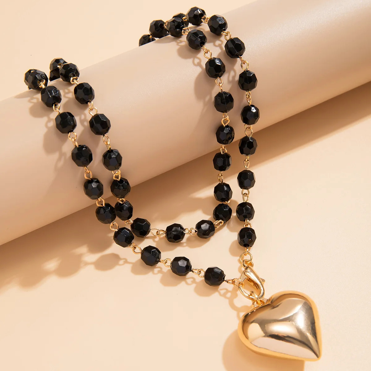 Retro Gold Color Metal Heart Shaped Pendant Necklace Women Simple Creative Black Beads Girl Fashion Charm Jewelry 251031