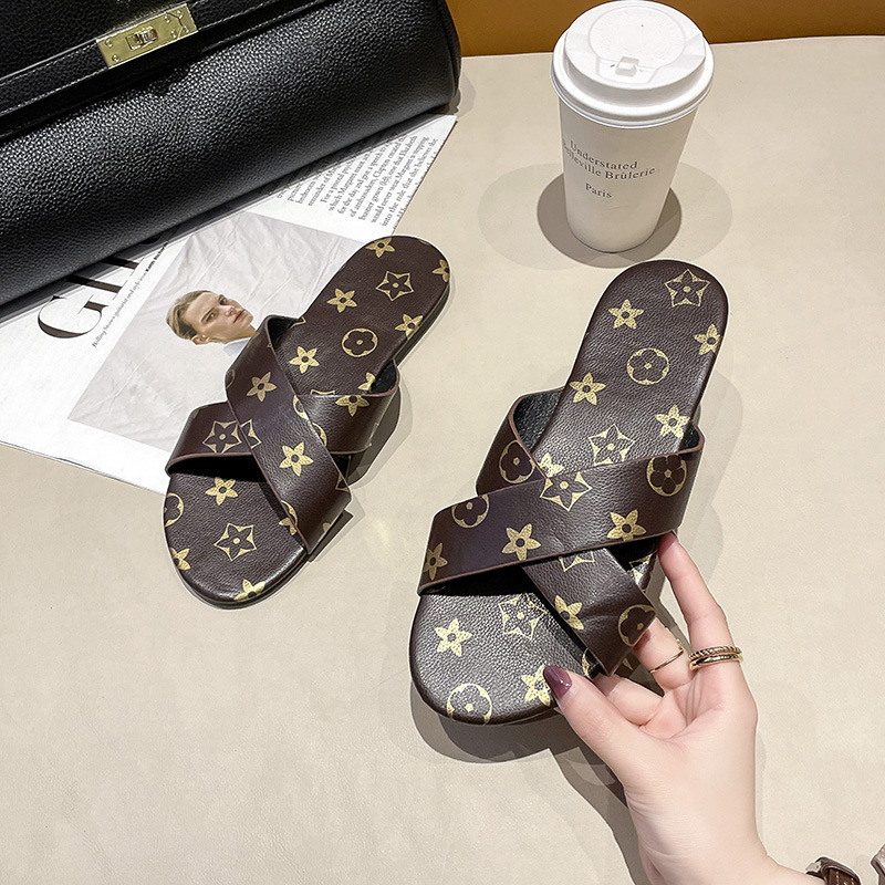 new Spring and Summer Star Toe-Loop Flat Popular Slippers Round Toe Non-Slip Sandals for Women