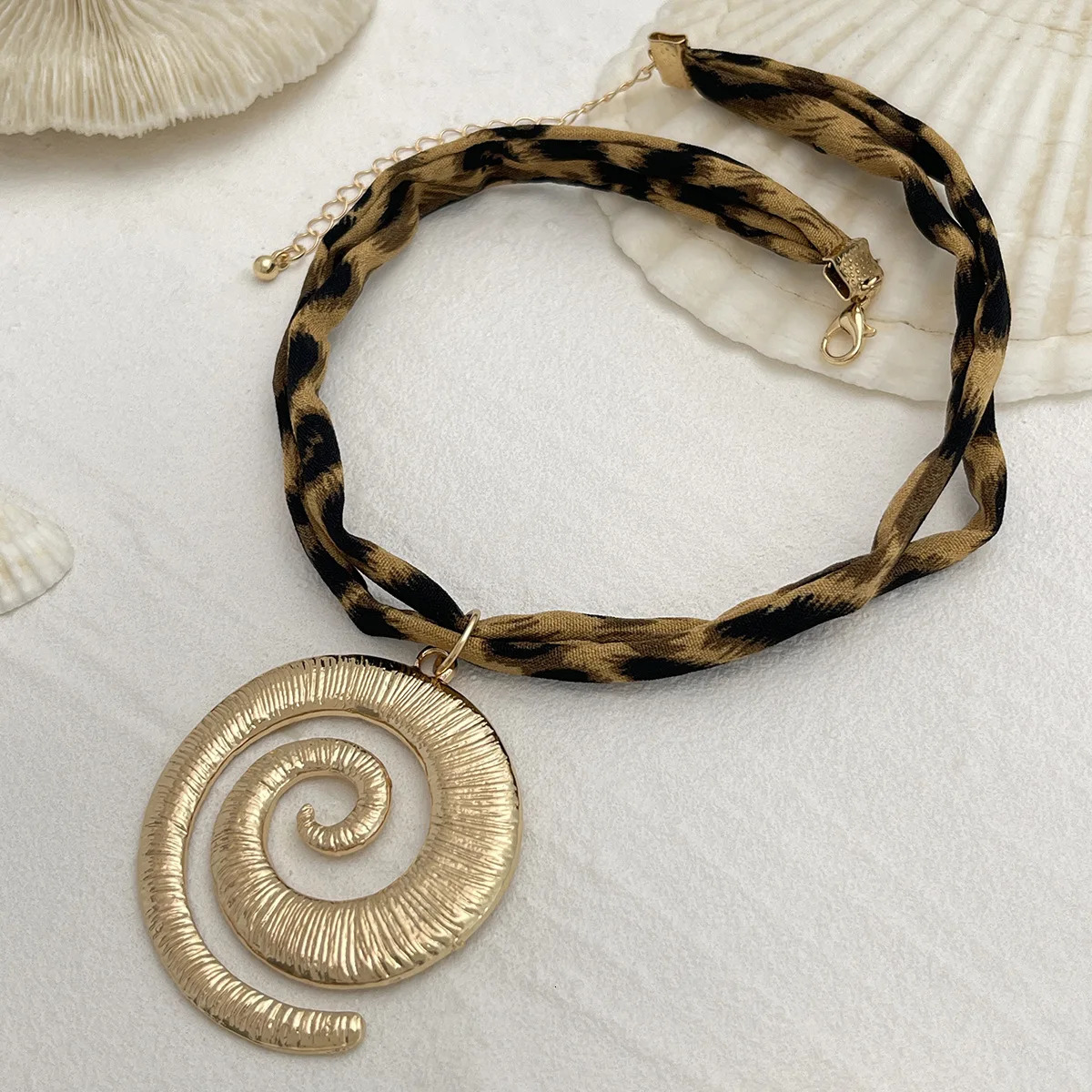 Retro Gold Color Conch Pendant Necklace Ocean Style Ribbon Choker Necklace For Women Beach Trendy Jewelry Accessories 251031