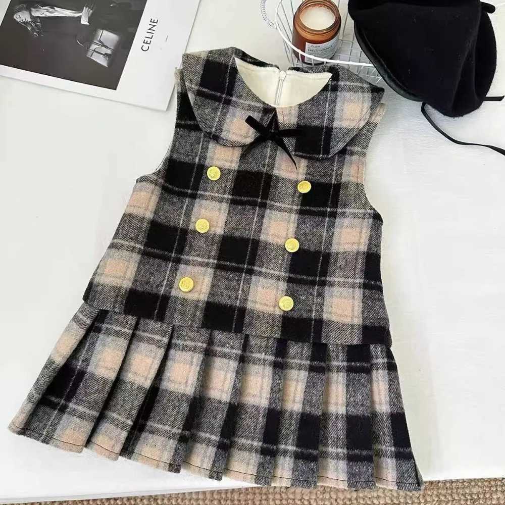 Bear Leader Red Checkered Printed Girls Clothes Warm Autumn Winter Sleeveless DressLong Sleeved Top New Years Childrens Sets Y251105