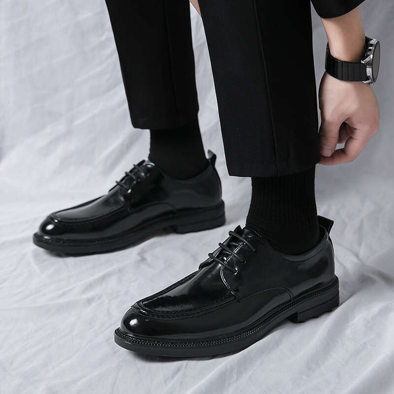 Large size lace up casual with a shiny cover, business lazy shoes, hairstylist, black leather shoes for men