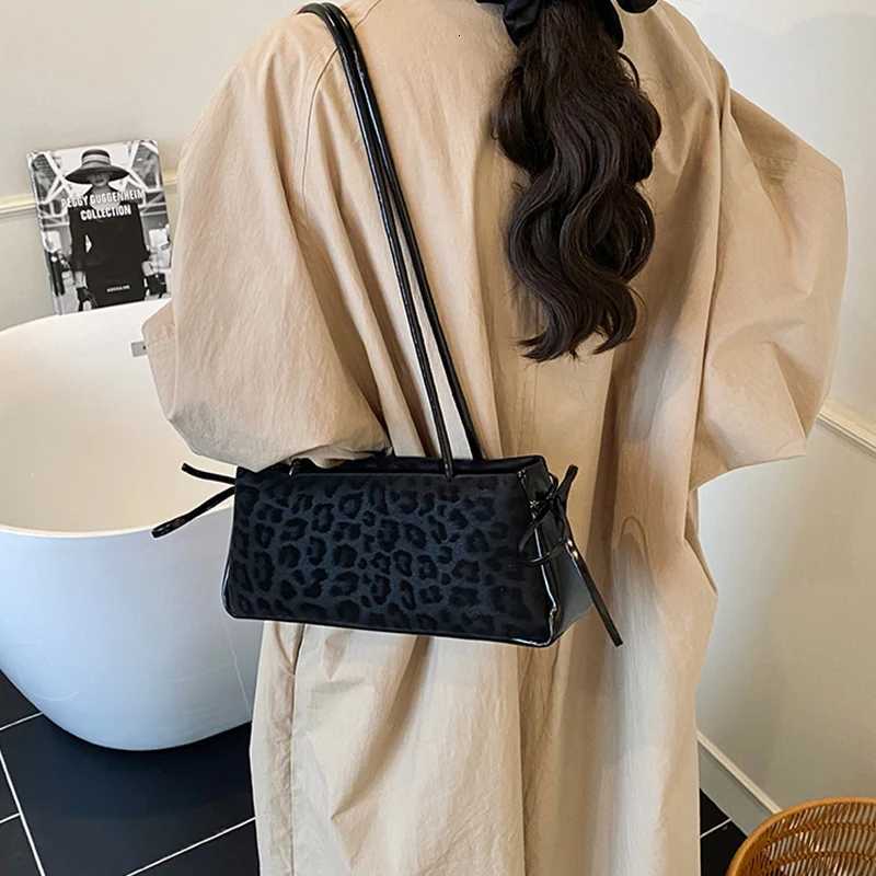 French Style Leopard Women Underarm Bags Trendy Versatile Lady Commuter Shoulder Bag Soft PU Leather Lady Handbags Z251104