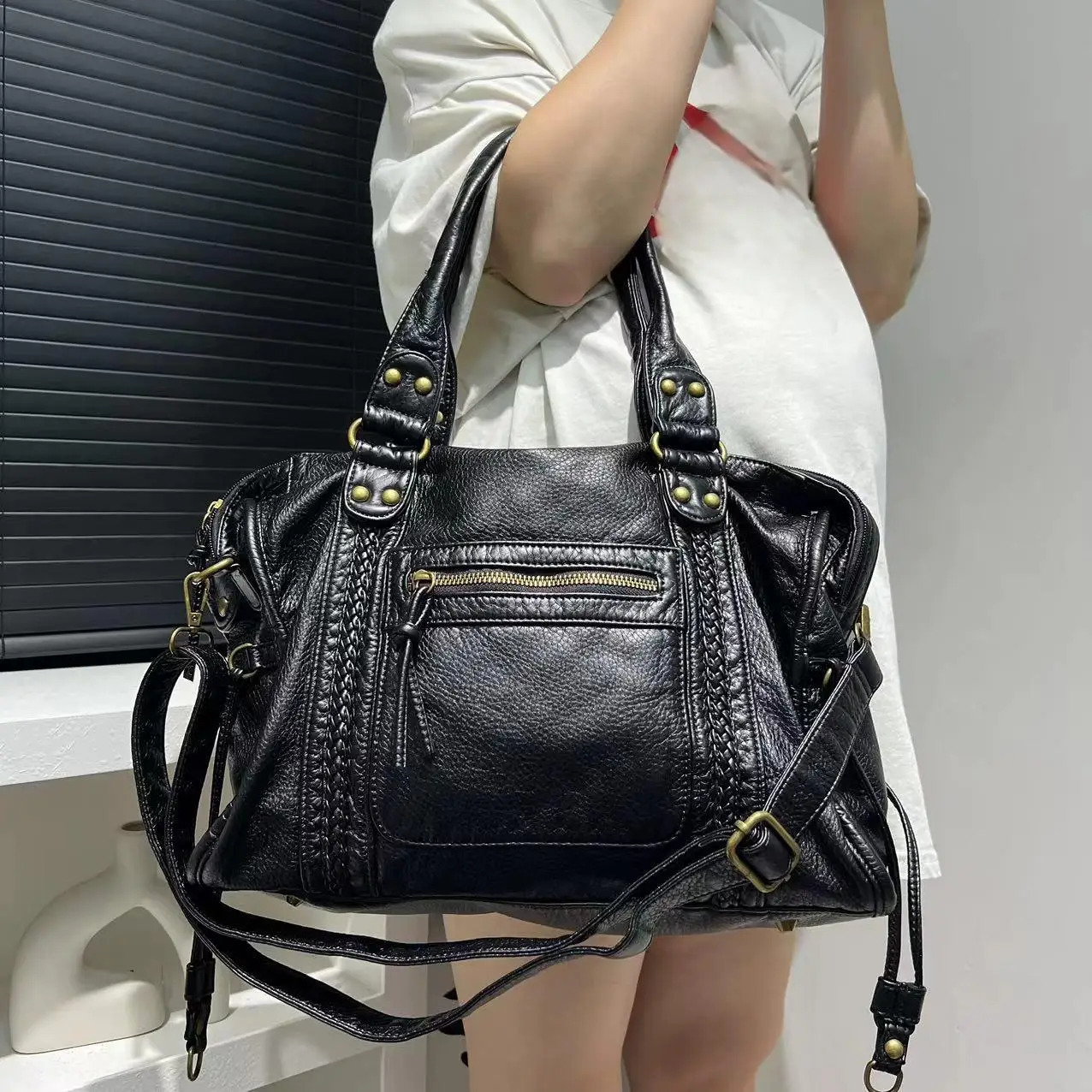 Womens fashion retro Y2K girl motorcycle bag large capacity washed distressed shoulder crossbody handbag 251031