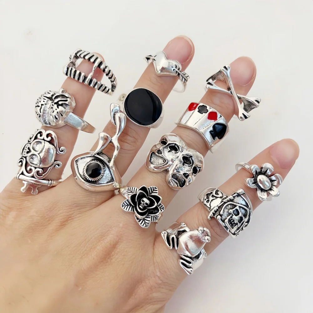 20Pieces Vintage Punk Skull Snake Rings Set For Women Men Mix Style Gothic Flowers Eye Jewelry Party Gifts 251031