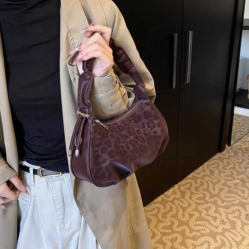 Leopard-print bag female large capacity 2024 new autumn/winter niche design shoulder crossbody bag work underarm bag Z251104