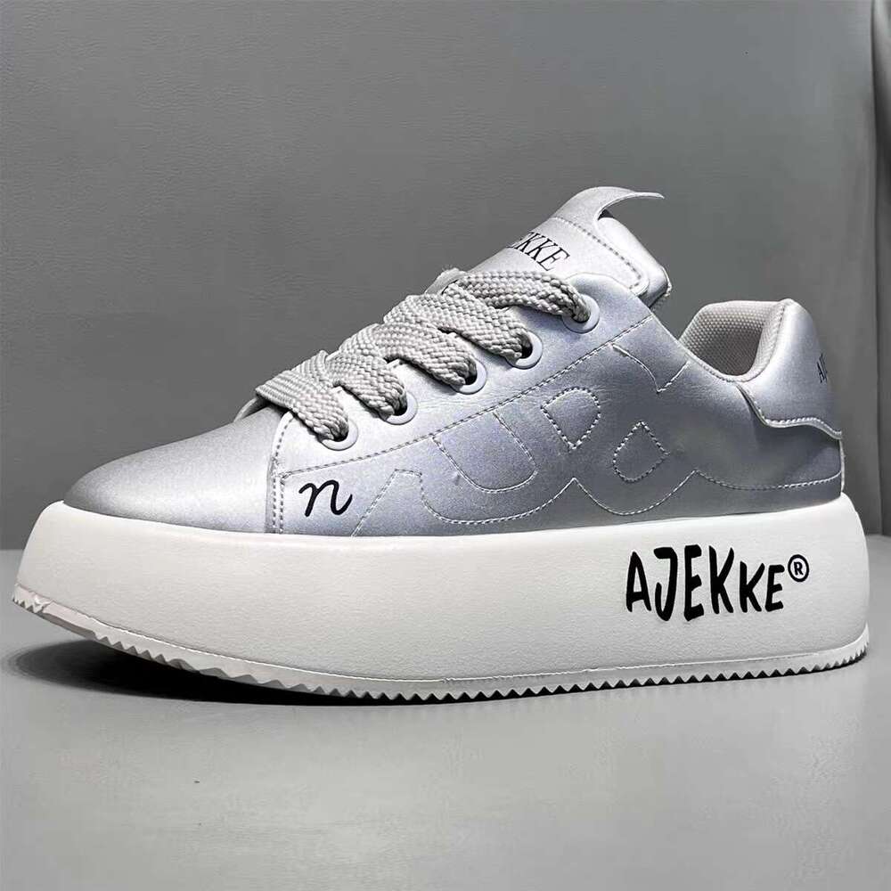 Men's 2025 Autumn Winter New Versatile Fashionable High-End White Casual Comfortable Thick-Soled Trendy Shoes Internet Celebrity Hot Item