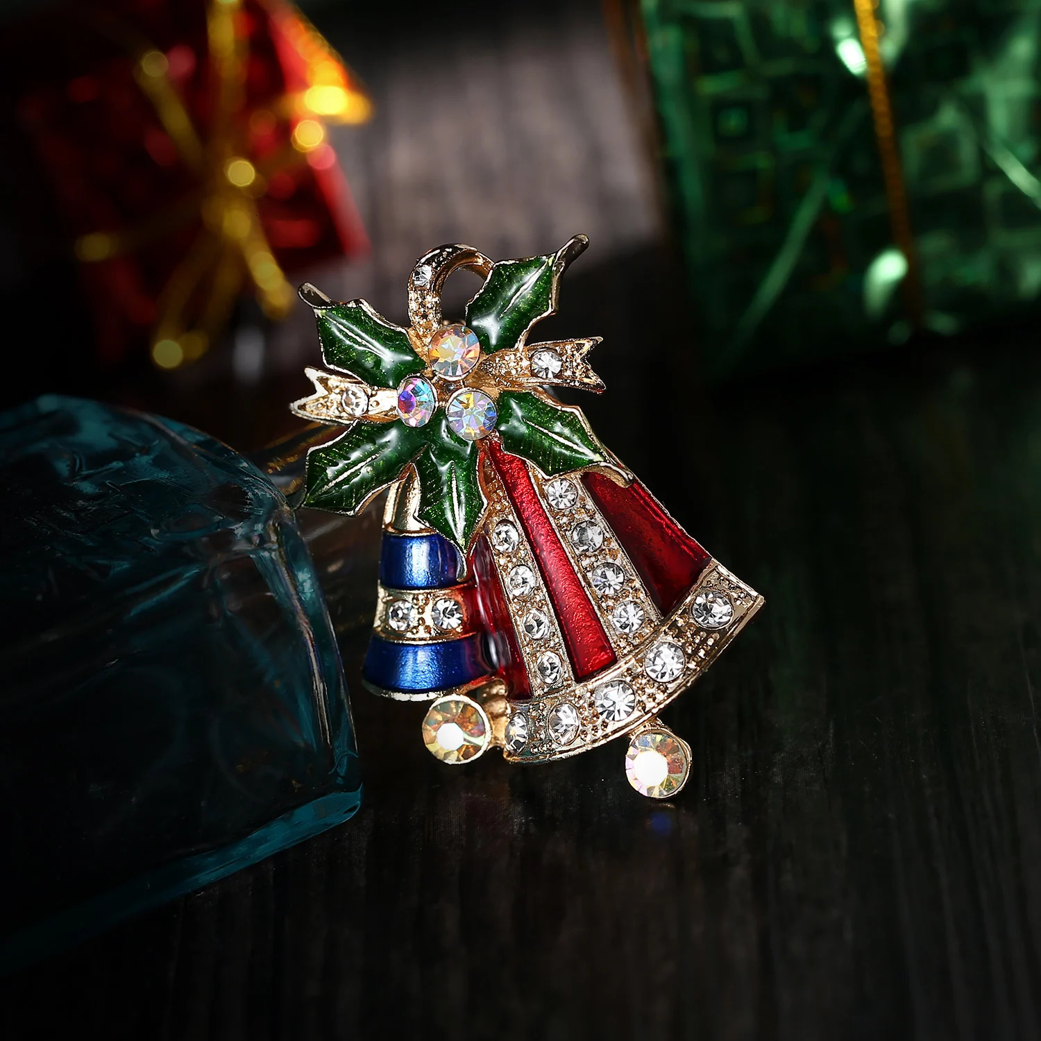 2024 Exquisite Xmas Enamel Pin Snowman Santa Claus Tree Bells Brooch For Women Christmas Gifts Accessories Fashion Jewelry 251104