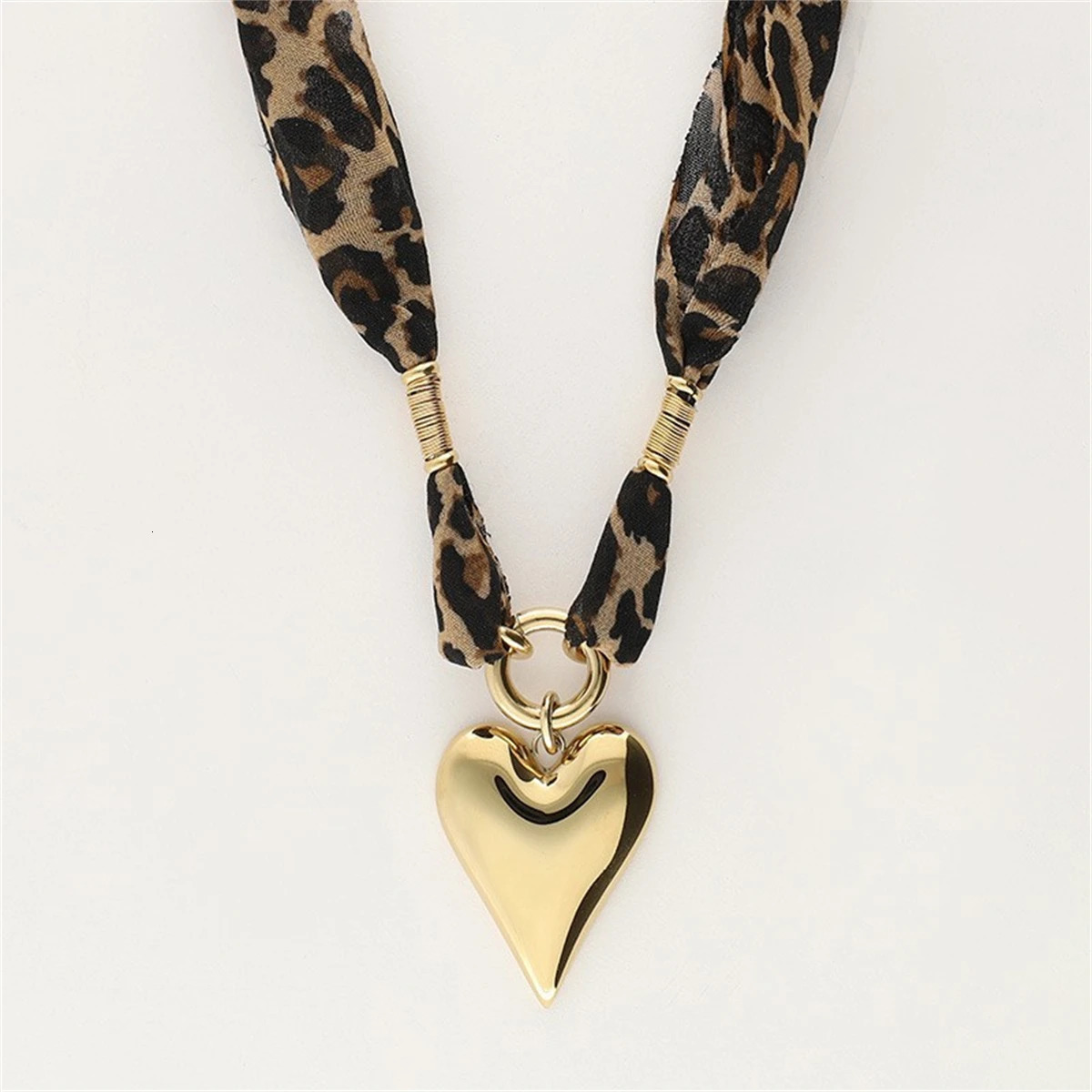 Geometric stainless steel heartshaped leopard print scarf trendy necklace gold goldplated color preservation 251031