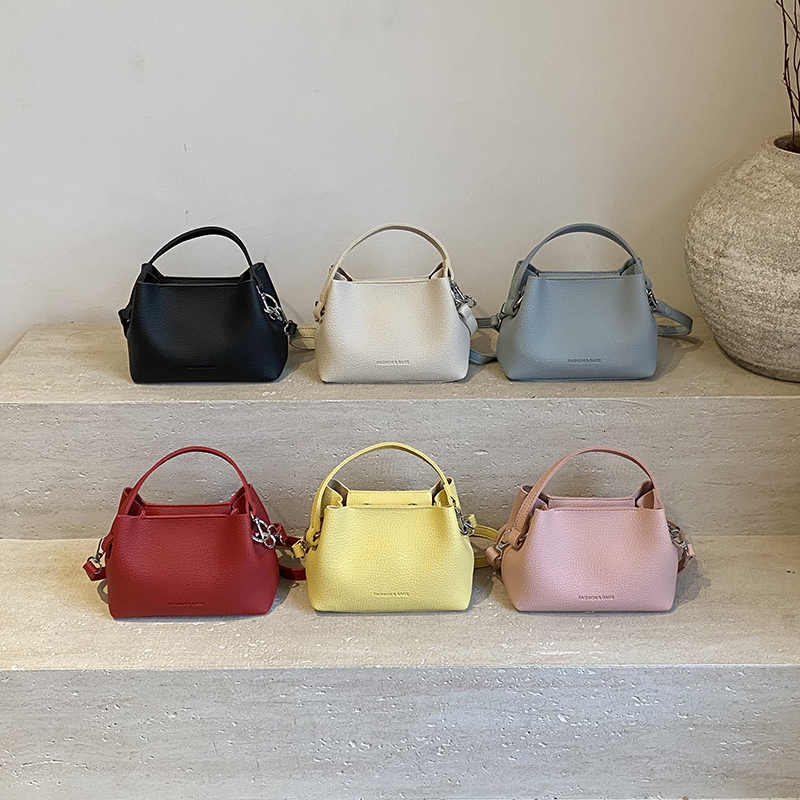 Yellow exquisite super hot water bucket bag for women's new model, light luxury, niche high-end, commuting and leisure crossbody bag