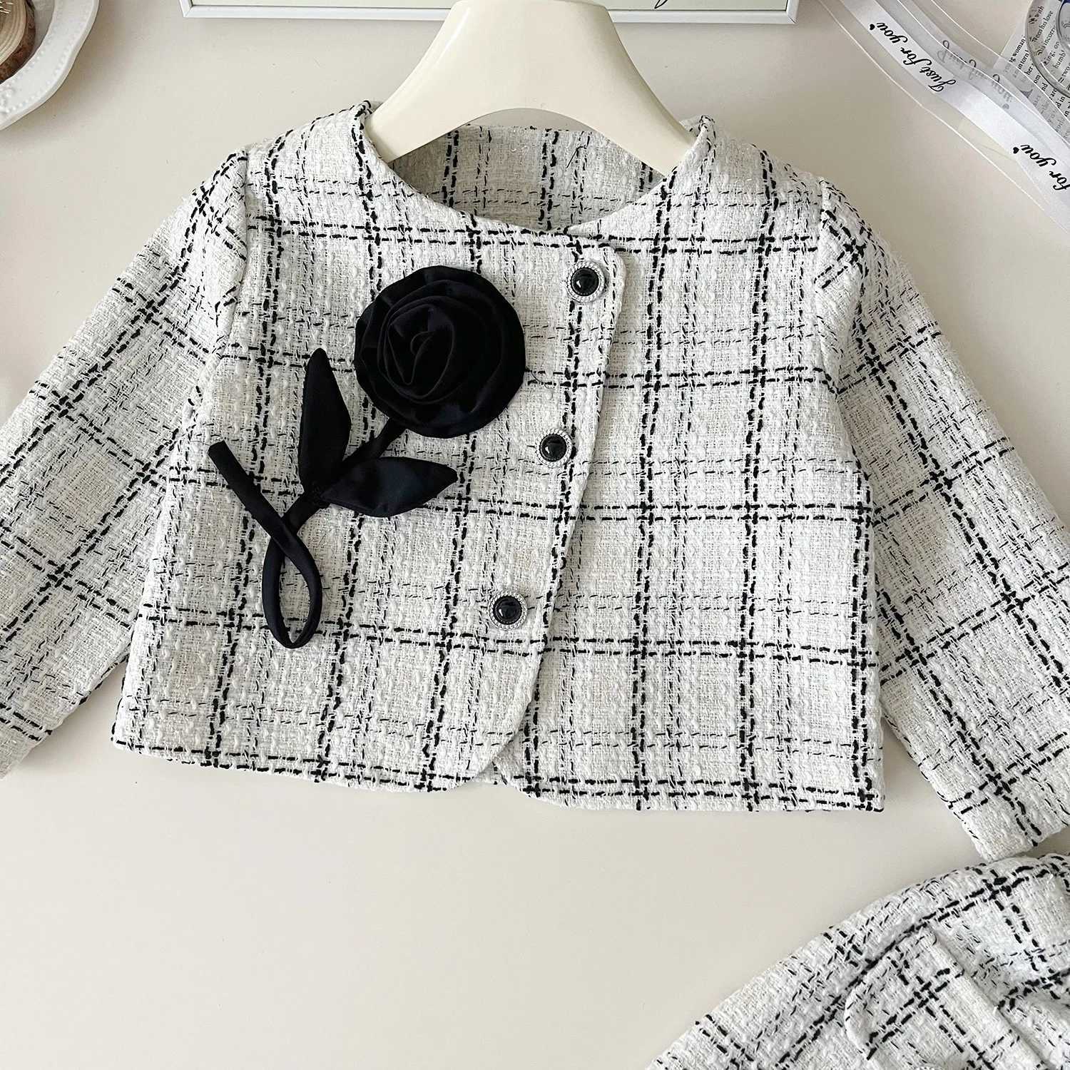 New Spring Autumn Girls Flower Checkered Coat Skirt 2-Piece Set Style Tweed Suit for Kids Fashion Outerwear Set Y251105