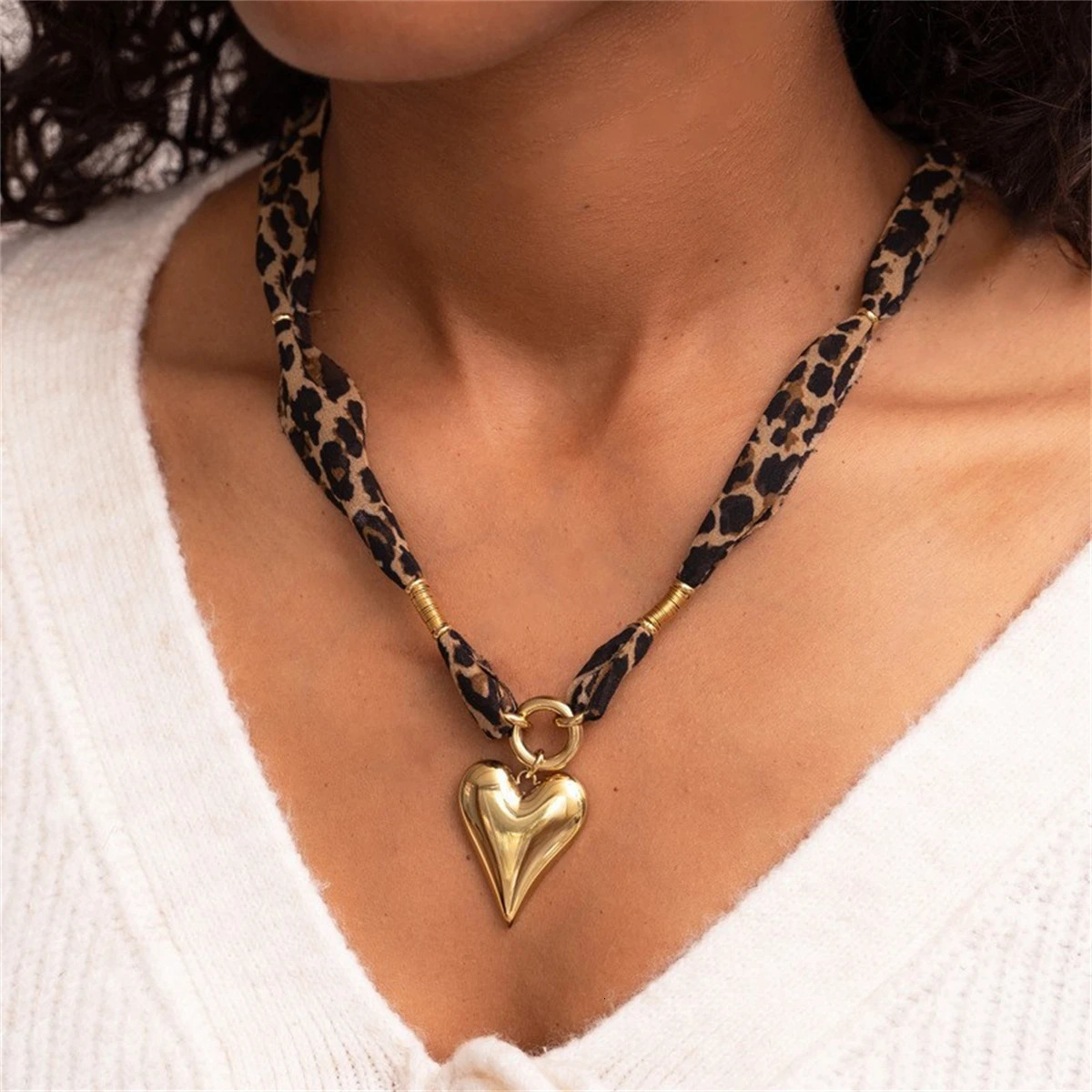 Geometric stainless steel heartshaped leopard print scarf trendy necklace gold goldplated color preservation 251031