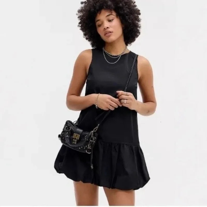 Womens Small Bag Rivet Retro Street Motorcycle Bag Original Niche n Oneshoulder Crossbody Bag 251031