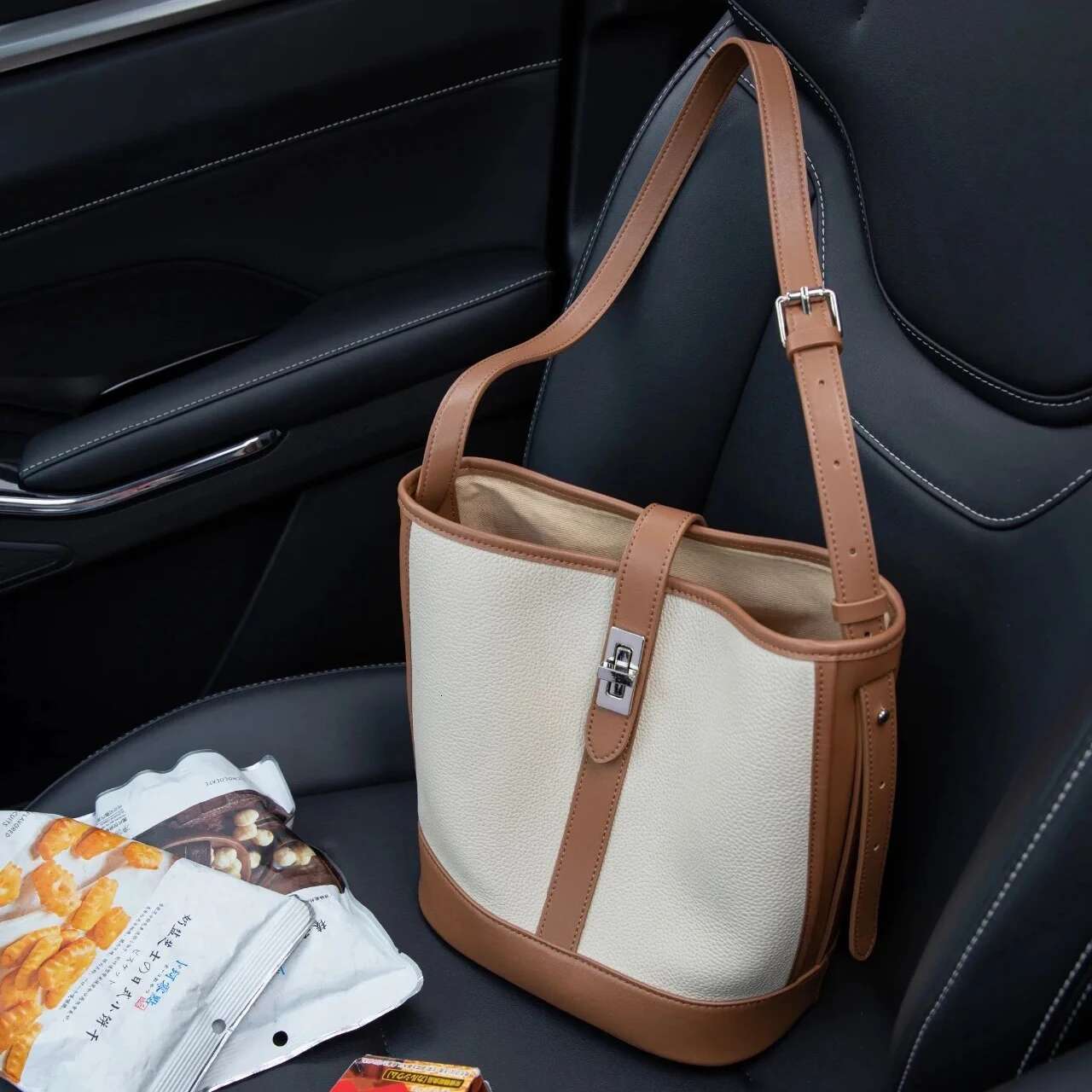 Genuine Leather One-Shoulder Tote 2025 New Classic Cowhide Large Capacity Handbag Vintage Women's Crossbody Bucket Bag