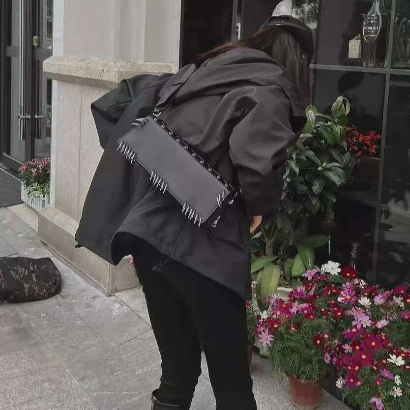 Womens Shoulder Haruku Fashion Gothic Casual Black Chains Circle Handbag Hot Girls Pu Leather Ladies Motorcycle Bag Sac St1105