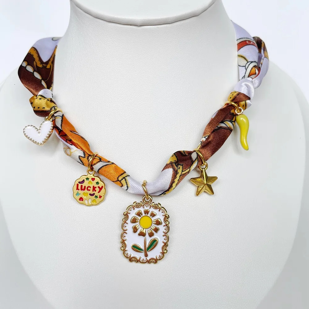Boho Scarf Necklace Adjuatable Bandana Choker with Tulips Hearts Peppers Stars Enamel Pendants 251031